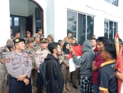 Dituding Ada Dugaan “Suap” Tetap Berdirinya Tembok Maiteryawira, Warga Jalan Setia Kisaran Geruduk Kantor Bupati Asahan