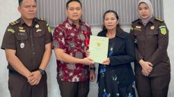 Kejari Asahan Kembalikan Sertipikat Tanah Kepada Herlina Hutauruk